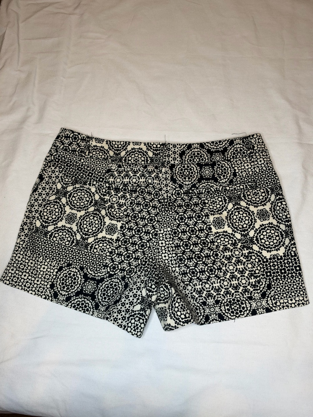 Artisan NY Geometric Shorts size 8